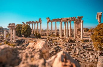 How empires die: the economic signals that come before the fall