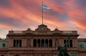 La geografía de la deuda: por qué ciertas naciones se endeudan en monedas que no controlan