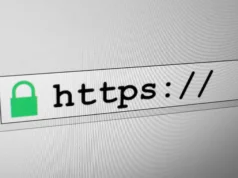 La clave era 4: quién decide en qué sitios web confía tu software Close-up photo of a browser address bar showing a green padlock icon next to the text https://.